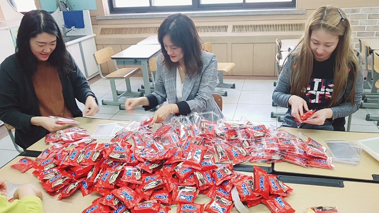 오산 운천초등학교의 어린이날 맞이 허그데이 <시민기자 김유경>