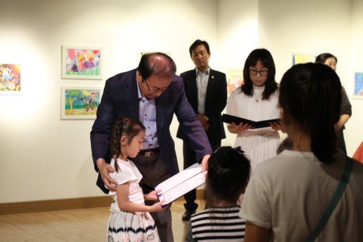 오산천 두바퀴 축제 상상자전거 그리기 대회 수상식<시민기자 권은용>; 