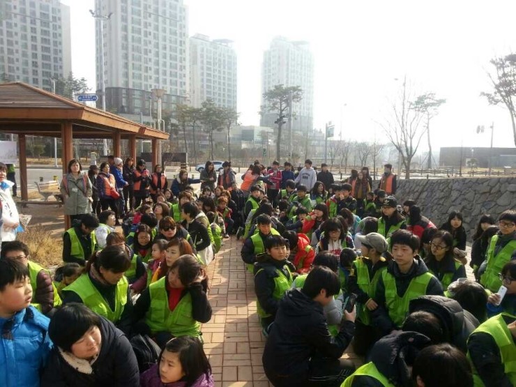 봄바람과 함께 봉사활동한 <세교마을 봉사센터>;