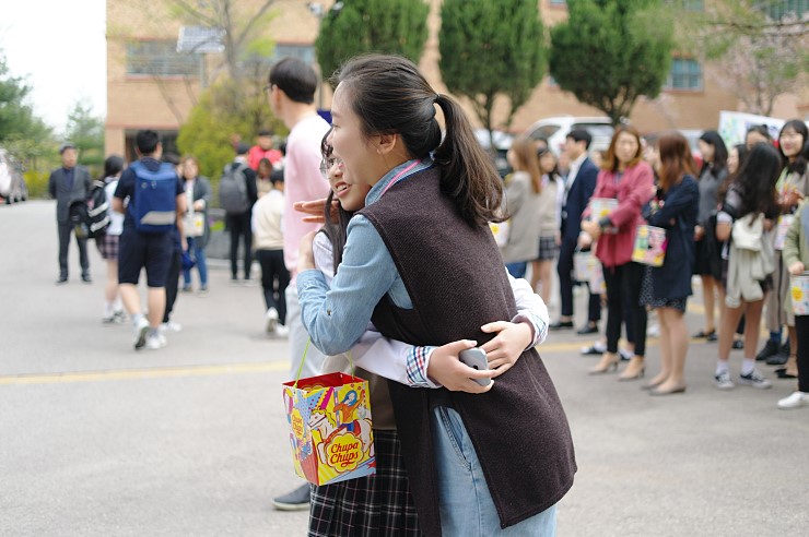 오산 원일중학교 등굣길, Free Hug Day <시민기자 박유진>