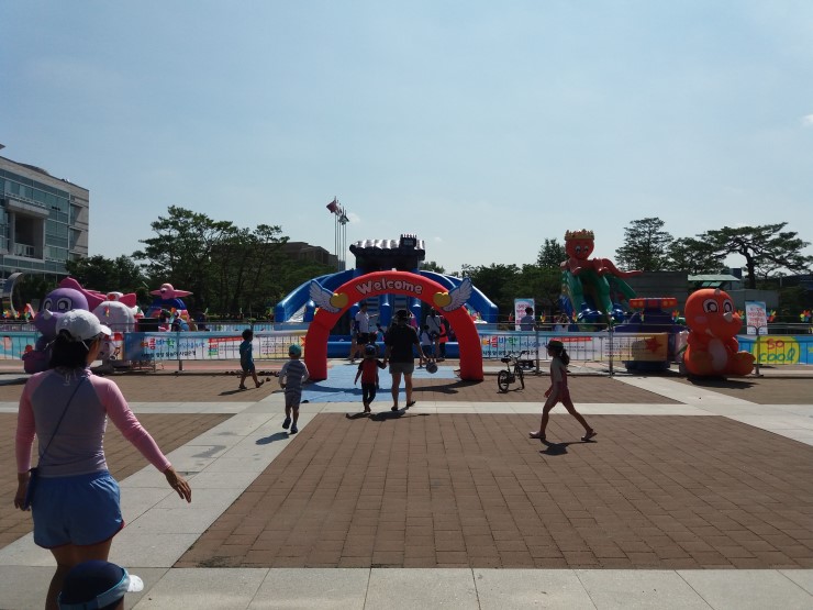 방학 중 친구 모임은 시청 앞 광장 물놀이장에서~<시민기자 이한나>; 