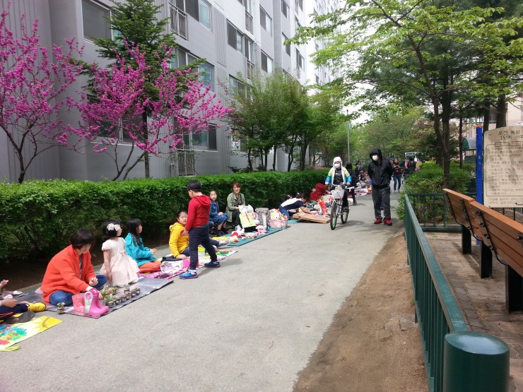 오산 운암1단지에서 열린 고사리 아나바다 장터<시민기자 김유경>;