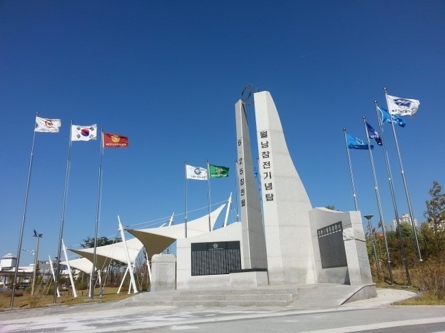 수청동의 6.25참전탑과 월남참전기념탑