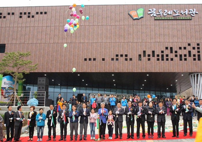 꿈두레도서관에 책만 읽으러 간다고? 난 아빠랑 캠핑하러 간다~