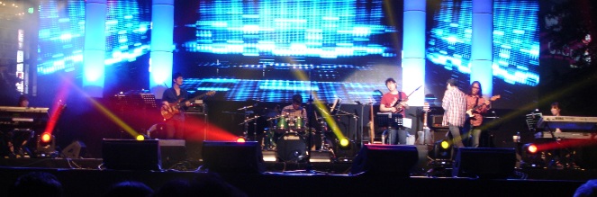 [시민기자]  오산시민의 날을 맞아 시청광장에서 열린 '나는 가수다' 콘서트