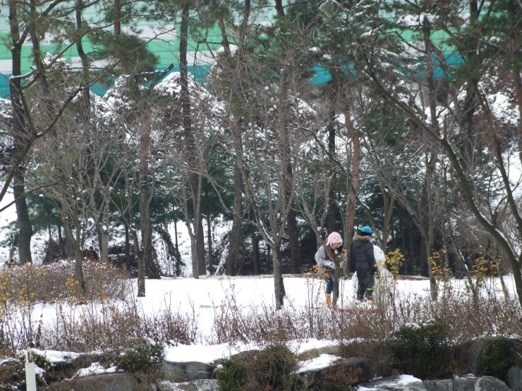 오산 여계산 입구 산책로가 눈썰매장으로 변신했다!