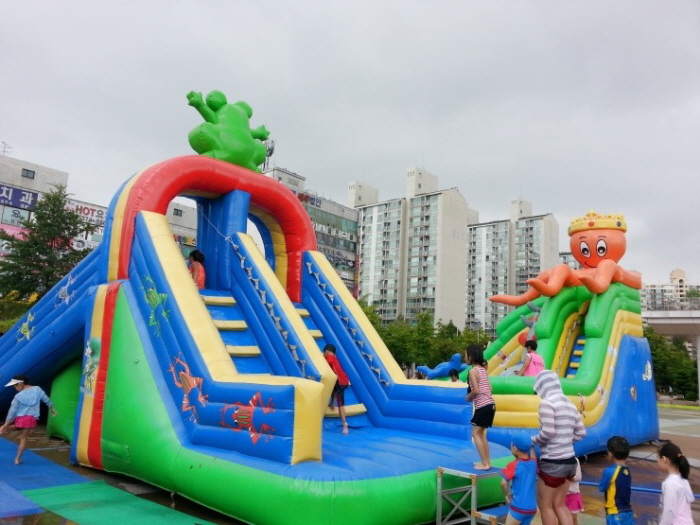 오산 시청 앞마당은 트랜스포머! 물놀이장으로 변신 완료