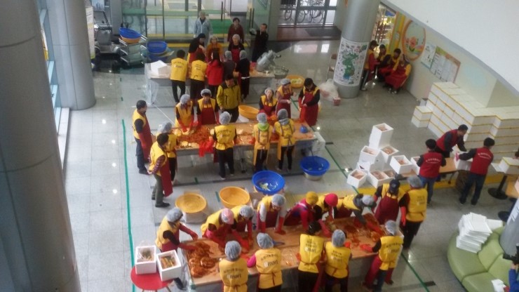 김장나눔봉사, 오산남부종합사회복지관을 흥겨움으로 물들이다 