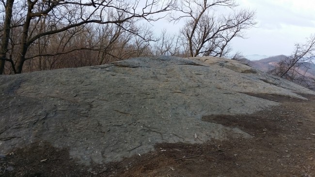 여계산 또 하나의 전설 “장군바위”