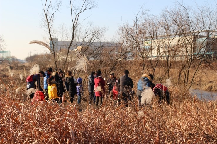 오산천 철새탐조 및 먹이주기 행사