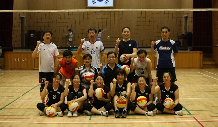 [시민 기자] 강 스파이크로 더위도 날리고 우정도 쌓아요-매홀 배구팀