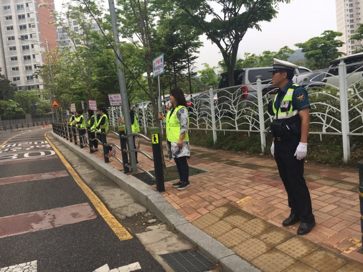 양산초등학교 '어린이 교통안전 캠페인'<시민기자 안기남>; 