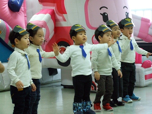 양로원 로뎀실버텔에서의 따뜻한 사랑나눔 재롱잔치