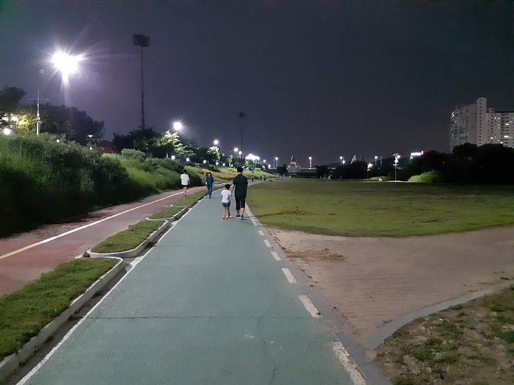 밤이 더 아름다운, 밤 산책하기 좋은 오산천 <시민기자 김유경>