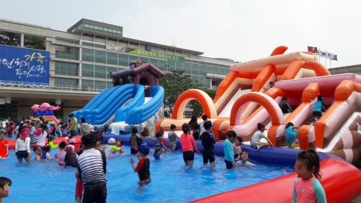 오산시청광장 물놀이장에서 천원의 행복을 즐겨요 <시민기자 김유경>;