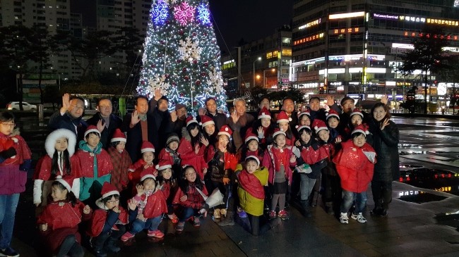 온누리에 평화를~ 오산시청광장 크리스마스 트리 점등식