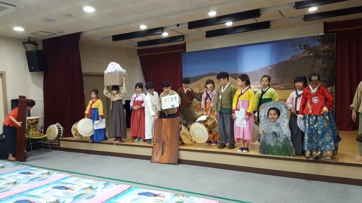 꿈의학교 각자 의상으로 준비 모습